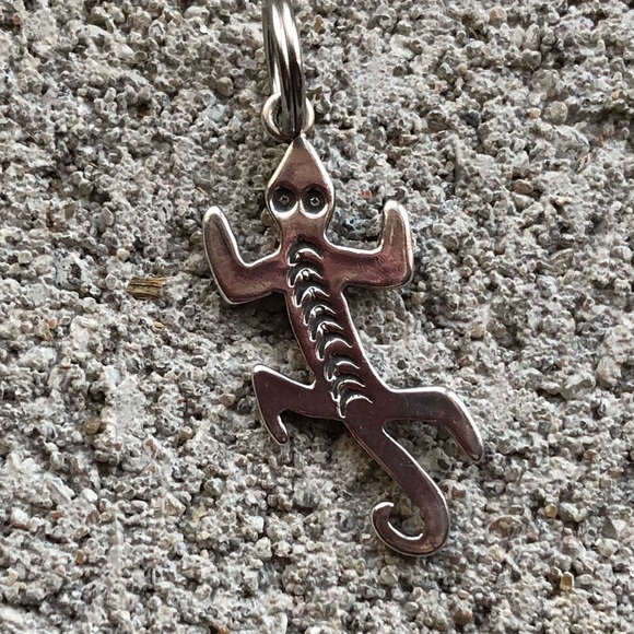 Vintage Sterling Silver Southwestern Reptile Gecko Charm Pendent - Picture 8 of 8